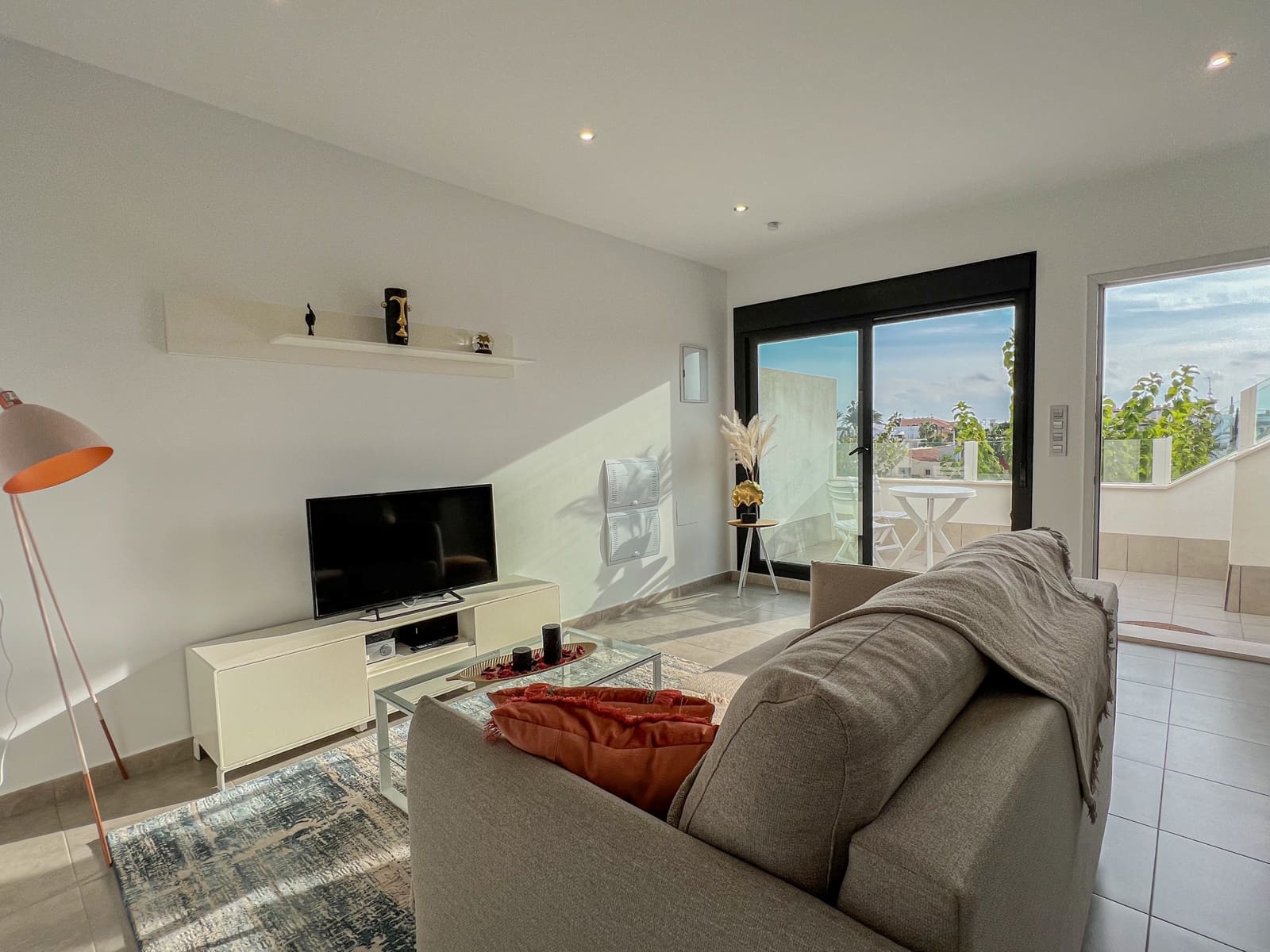 2 bedroom Apartment for rent in San Pedro del Pinatar with pool - € 900 (Ref: 7444386)