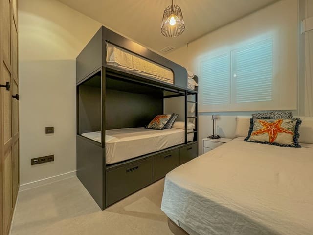 3 soverom Kjedet enebolig til salgs i Pilar de la Horadada med svømmebasseng - € 2 100 (Ref: 9057274)