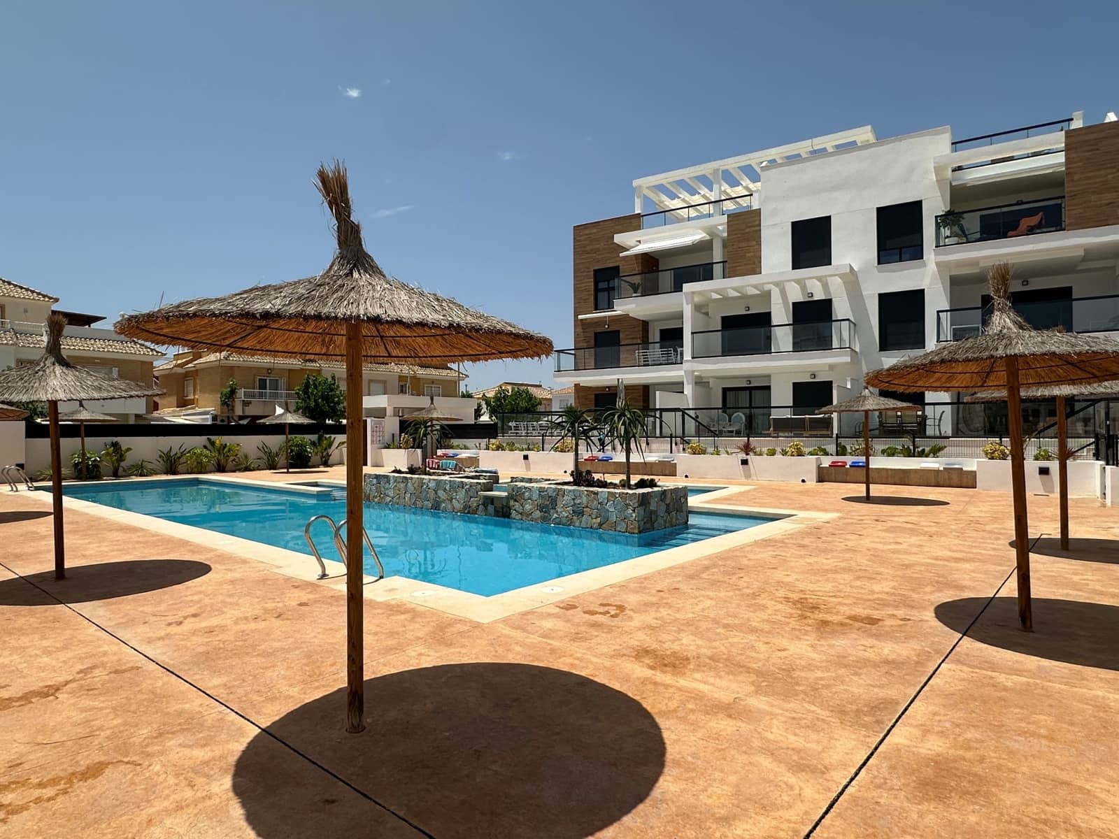 2 sypialnia Apartament przy plaży do wynajęcia w Pilar de la Horadada z basenem garażem - 1 200 € (Ref: 9278601)