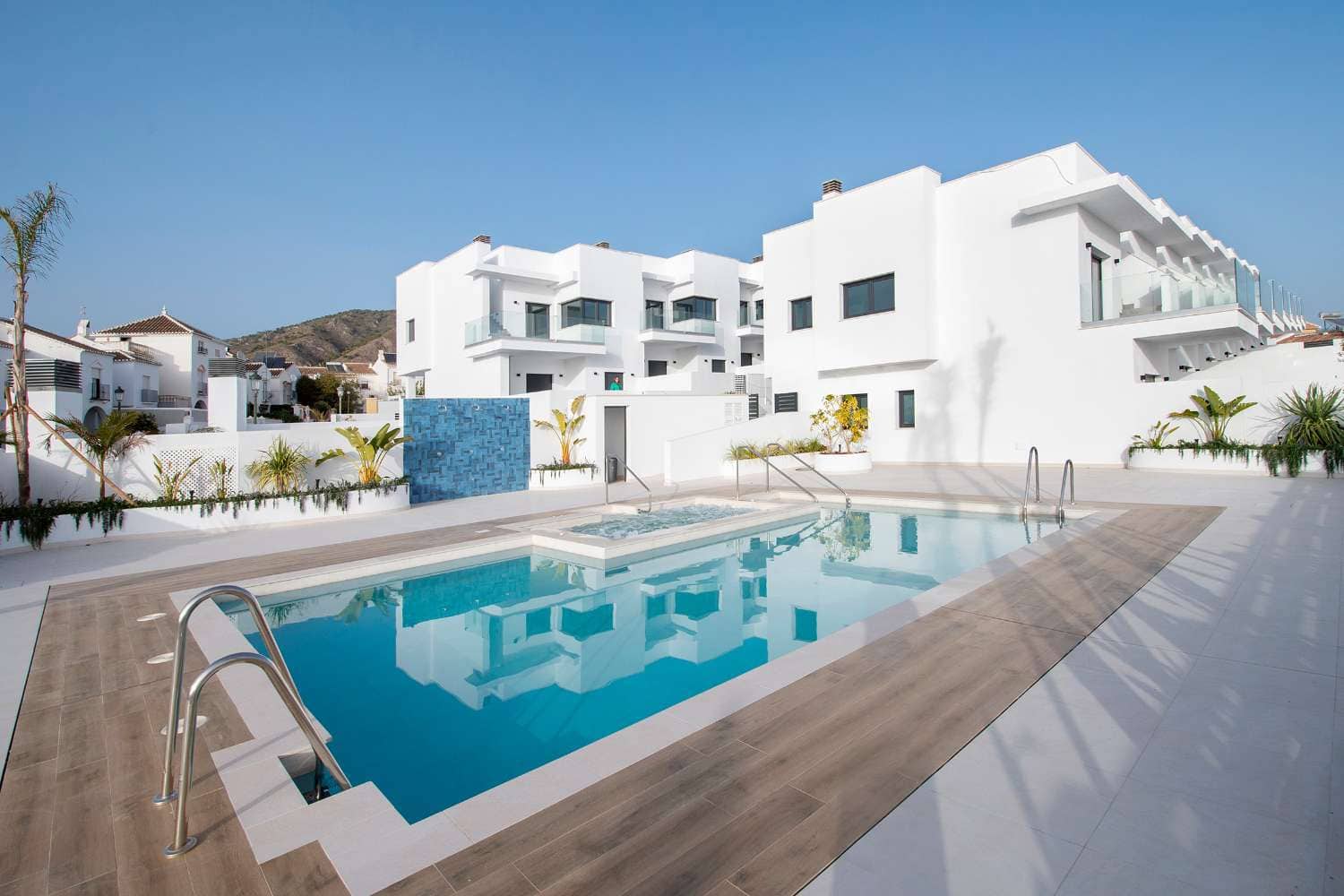 2 camera da letto Villetta a Schiera in vendita in Nerja con piscina garage - 649.000 € (Rif: 10042489)