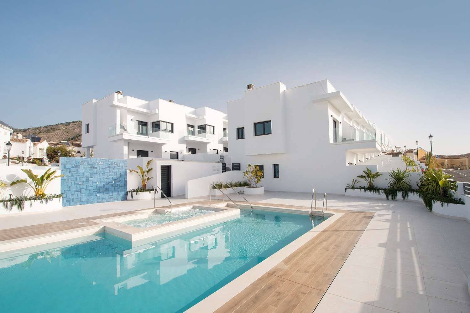 2 camera da letto Villetta a Schiera in vendita in Nerja con piscina garage - 649.000 € (Rif: 10042489)