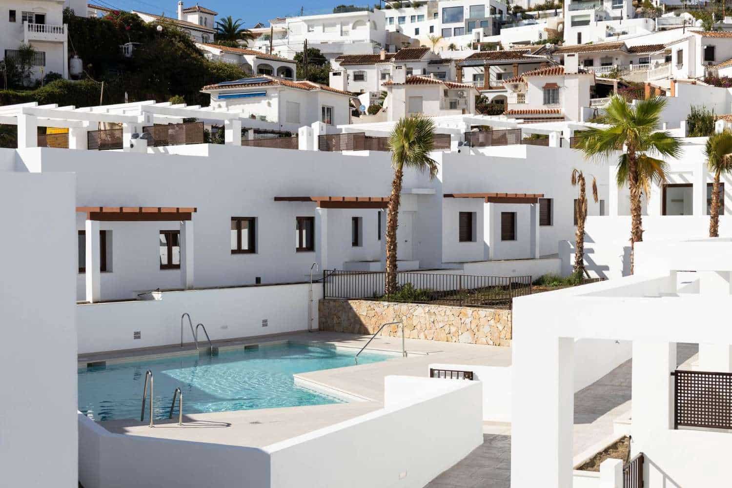 2 soverom Rekkehus til salgs i Nerja med svømmebasseng garasje - € 524 000 (Ref: 10166085)
