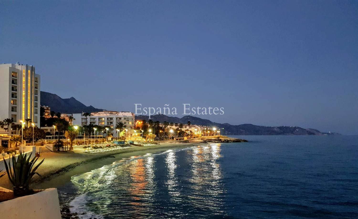 2 soverom Rekkehus til salgs i Nerja med svømmebasseng garasje - € 524 000 (Ref: 10166085)