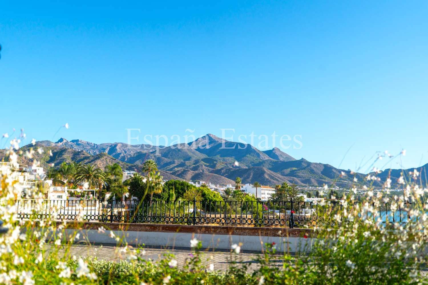 3 quarto Moradia para venda em Nerja com piscina - 1 300 000 € (Ref: 8770958)