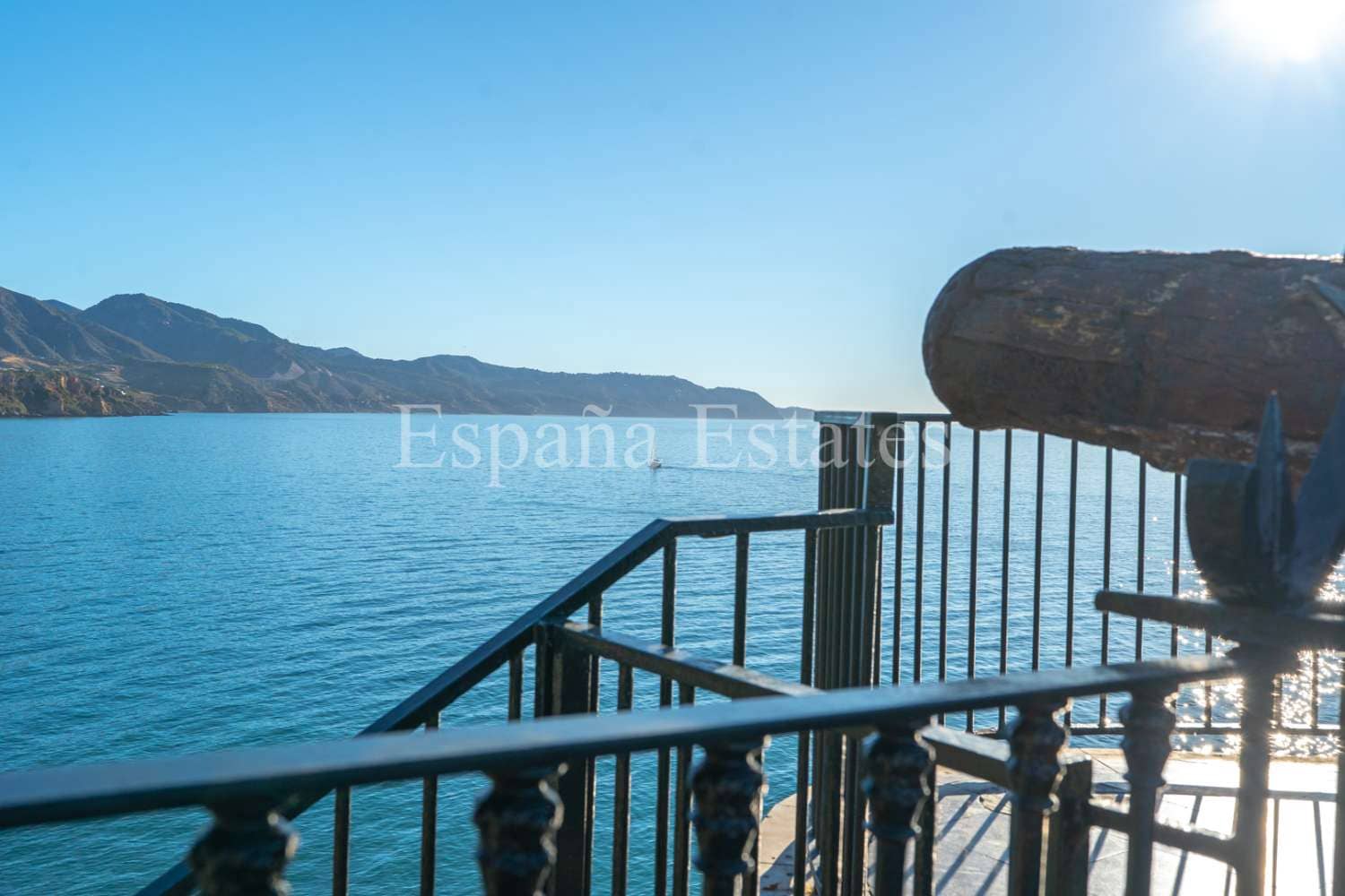 2 soverom Strandleiligheter til salgs i Nerja med svømmebasseng garasje - € 327 500 (Ref: 8770980)