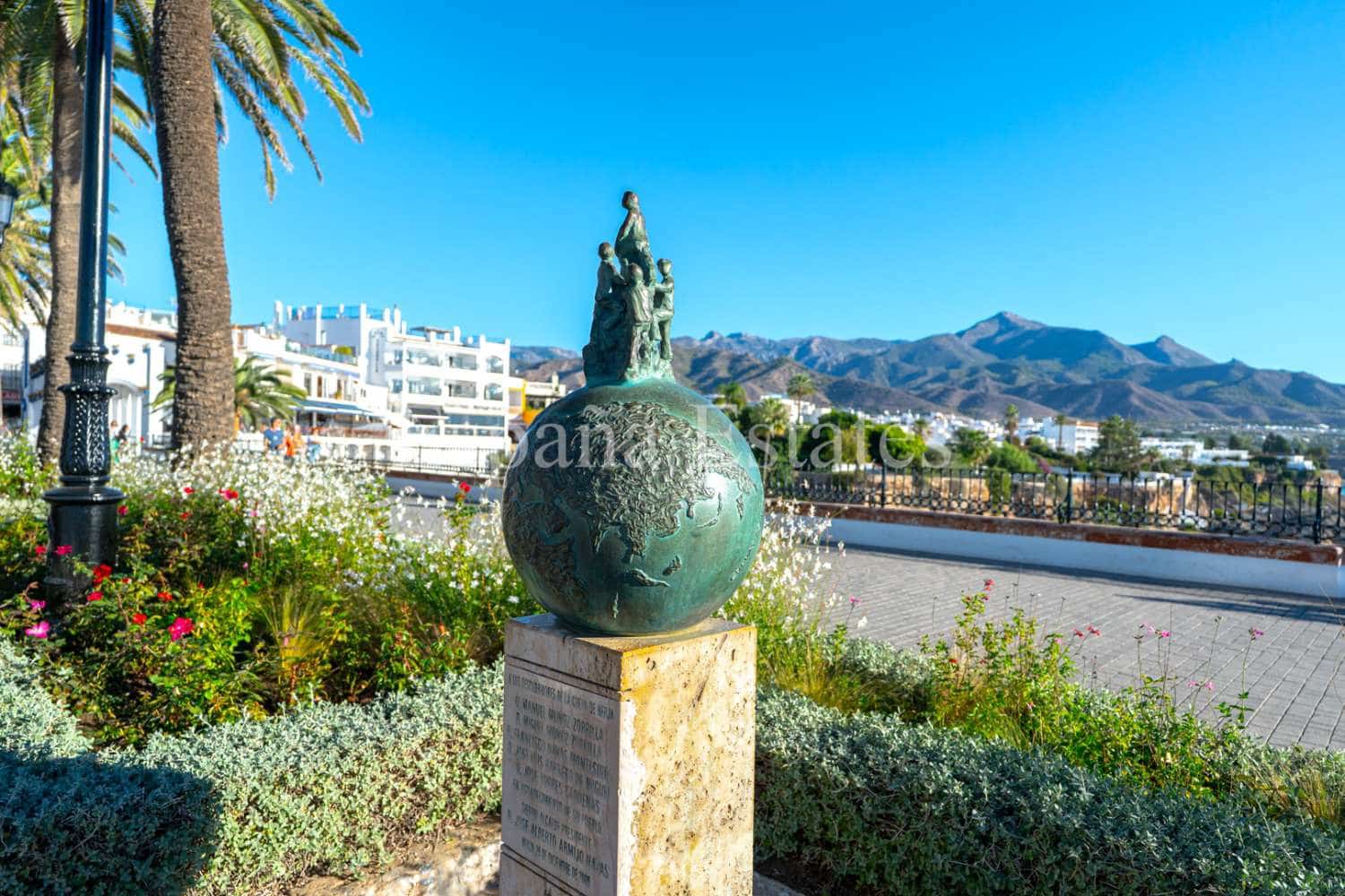 2 soverom Strandleiligheter til salgs i Nerja med svømmebasseng garasje - € 327 500 (Ref: 8770980)