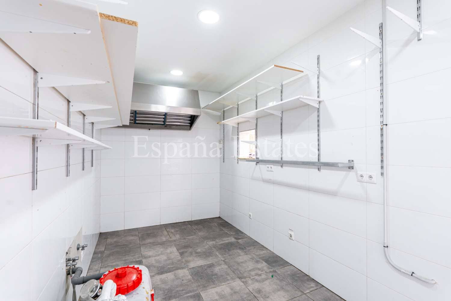 Erhverv til salg i Nerja - € 750.000 (Ref: 9102716)