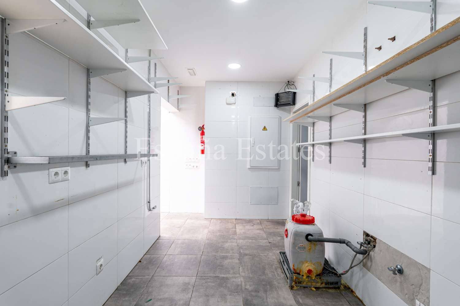 Erhverv til salg i Nerja - € 750.000 (Ref: 9102716)