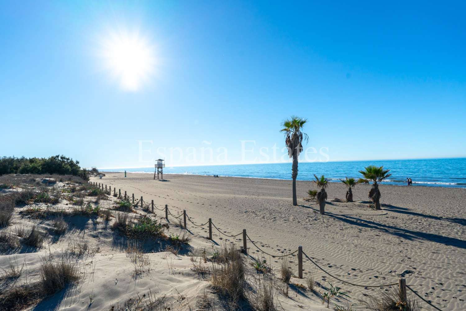 2 soverom Strandleiligheter til salgs i Torrox-Costa med svømmebasseng garasje - € 318 000 (Ref: 9115880)