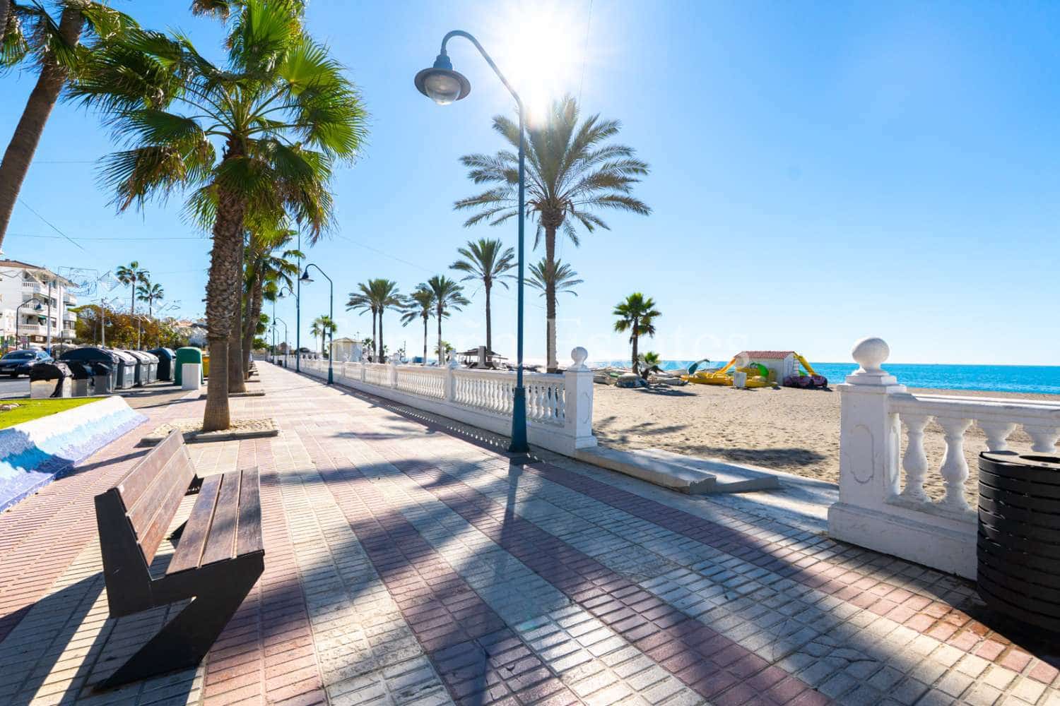 2 soverom Strandleiligheter til salgs i Torrox-Costa med svømmebasseng garasje - € 318 000 (Ref: 9115880)