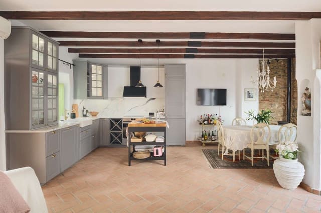 2 sovrum Hus till salu i Centro, Nerja med pool - 1 395 000 € (Ref: 9230308)