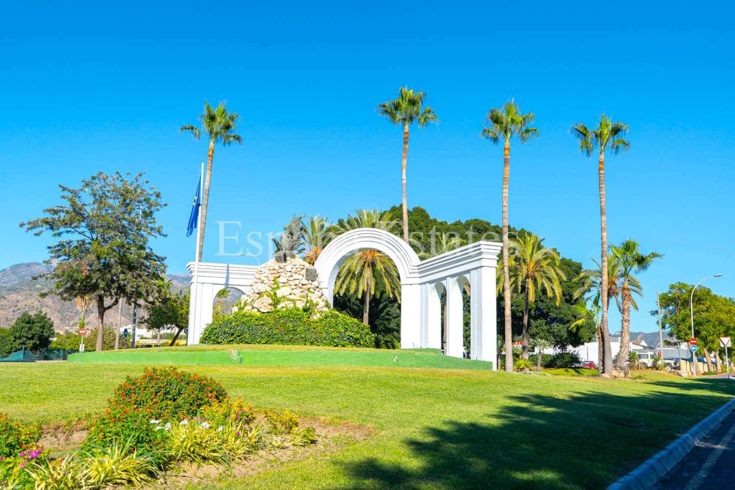 2 chambre Maison de Ville à vendre à Nerja avec piscine - 1 395 000 € (Ref: 9230308)