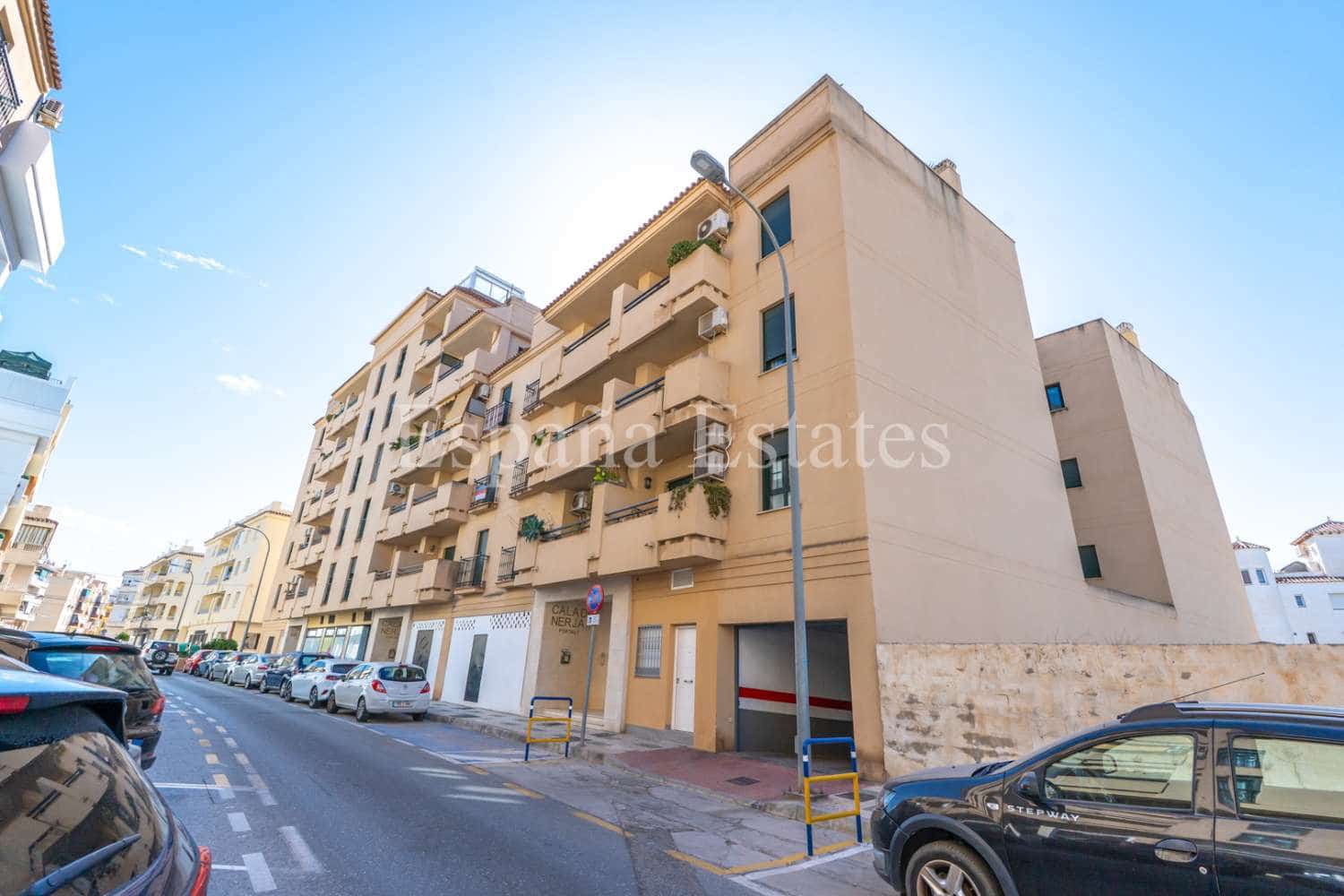 3 bedroom Beach Apartment for sale in Nerja with pool garage - € 450,000 (Ref: 9294181)