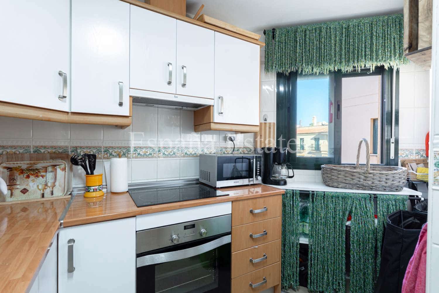 3 bedroom Beach Apartment for sale in Nerja with pool garage - € 450,000 (Ref: 9294181)