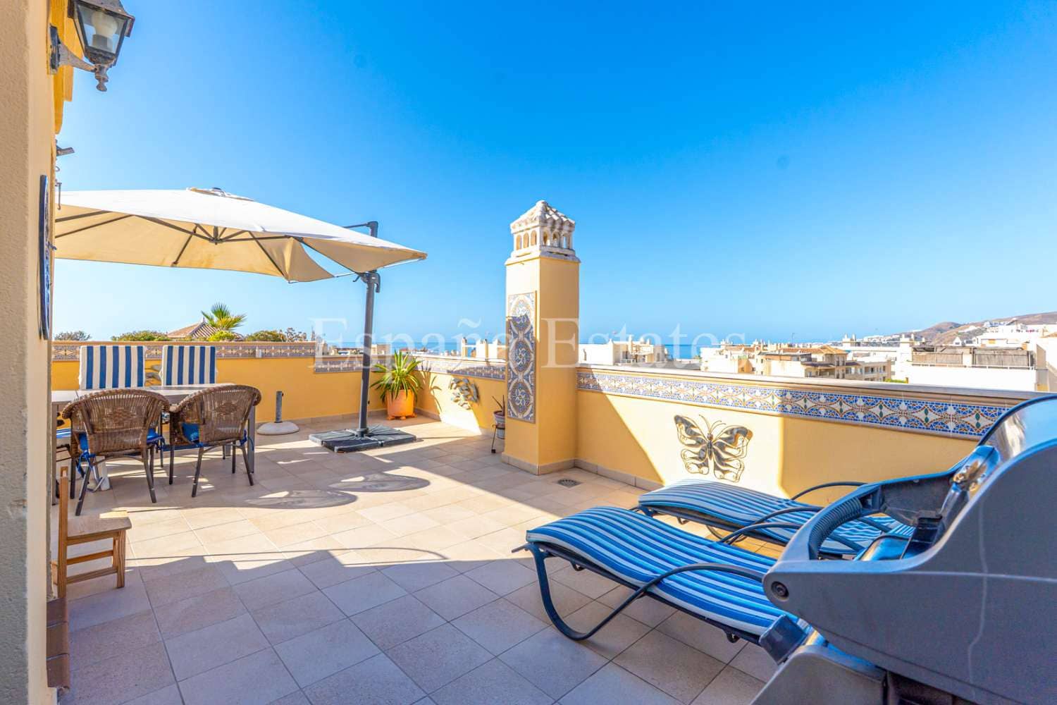 3 bedroom Beach Apartment for sale in Nerja with pool garage - € 450,000 (Ref: 9294181)