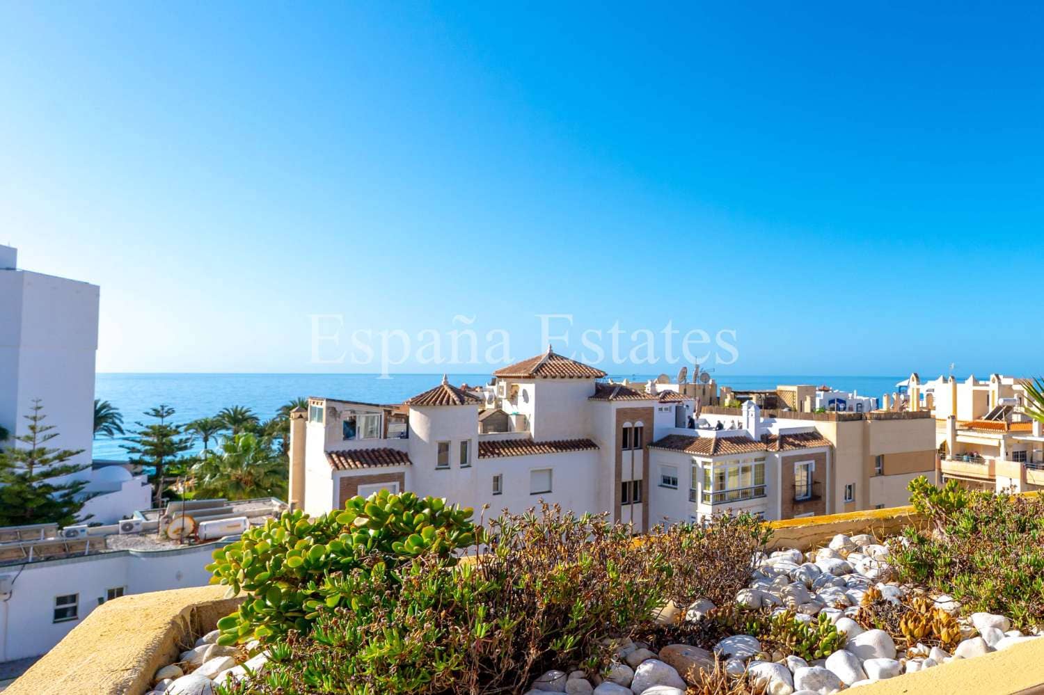 3 bedroom Beach Apartment for sale in Nerja with pool garage - € 450,000 (Ref: 9294181)