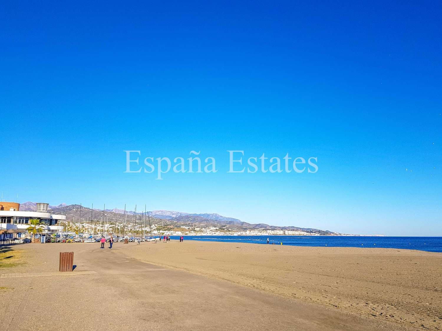 3 bedroom Beach Apartment for sale in Torre del Mar with pool - € 431,000 (Ref: 9508387)