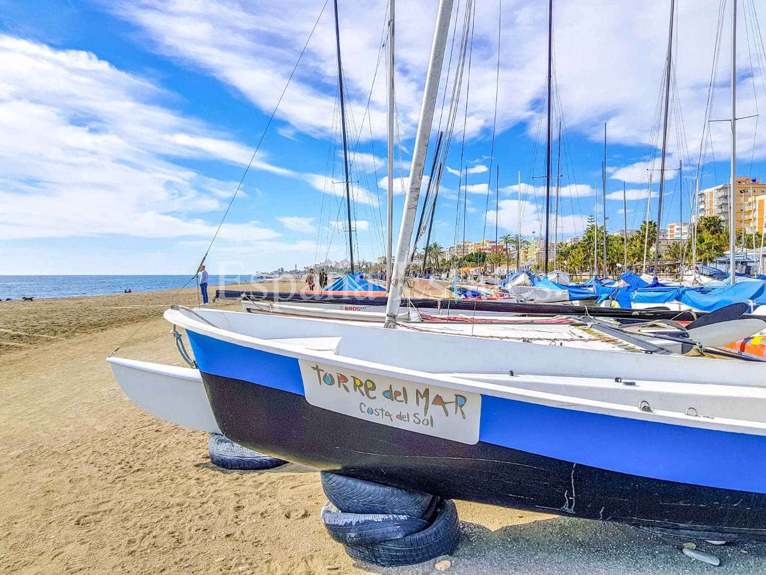 3 bedroom Beach Apartment for sale in Torre del Mar with pool - € 431,000 (Ref: 9508387)