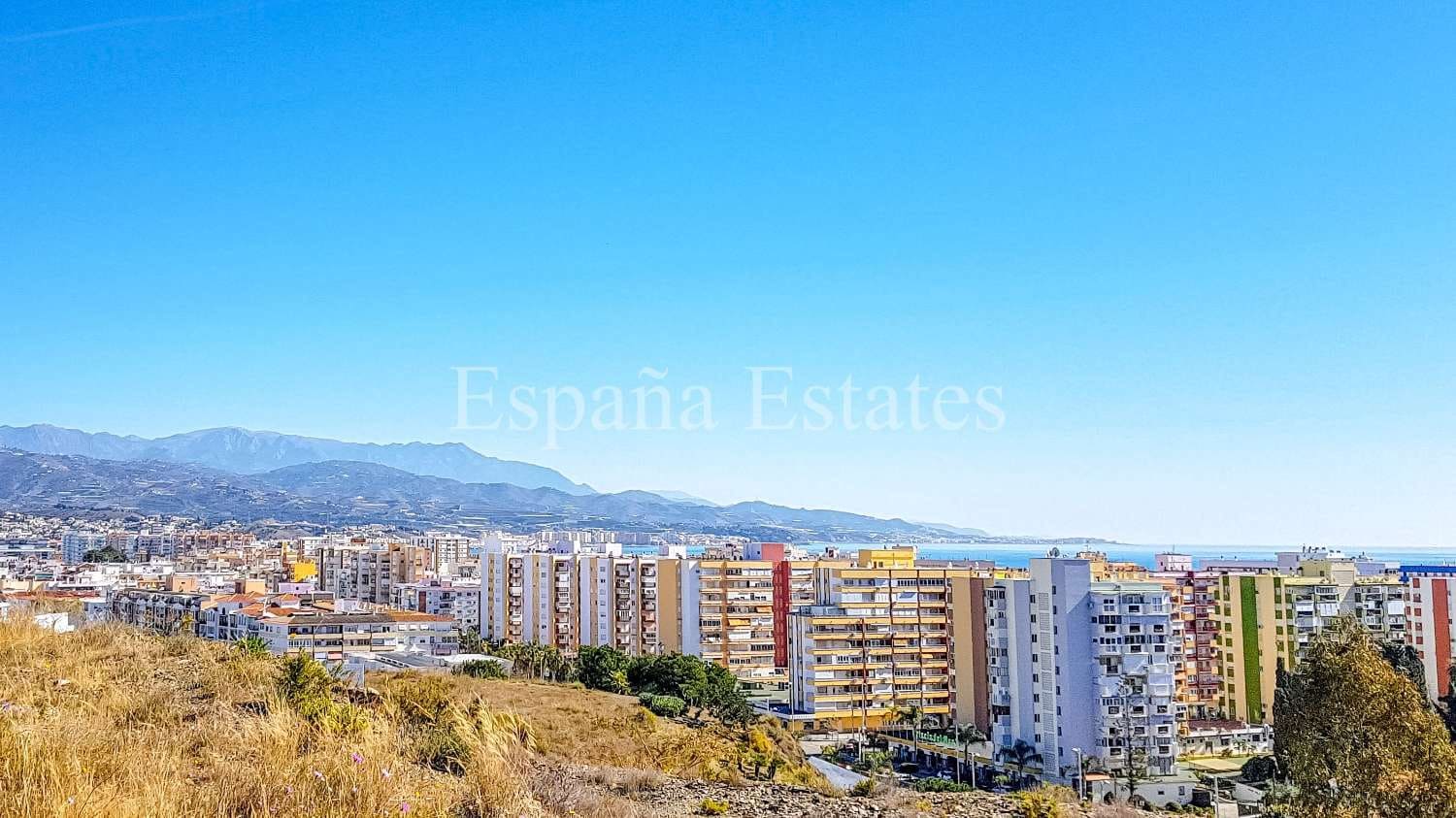3 bedroom Beach Apartment for sale in Torre del Mar with pool - € 431,000 (Ref: 9508387)