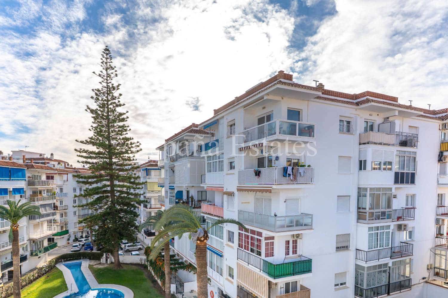 Piso de 2 habitaciones en Nerja en venta - 299.000 € (Ref: 9533369)