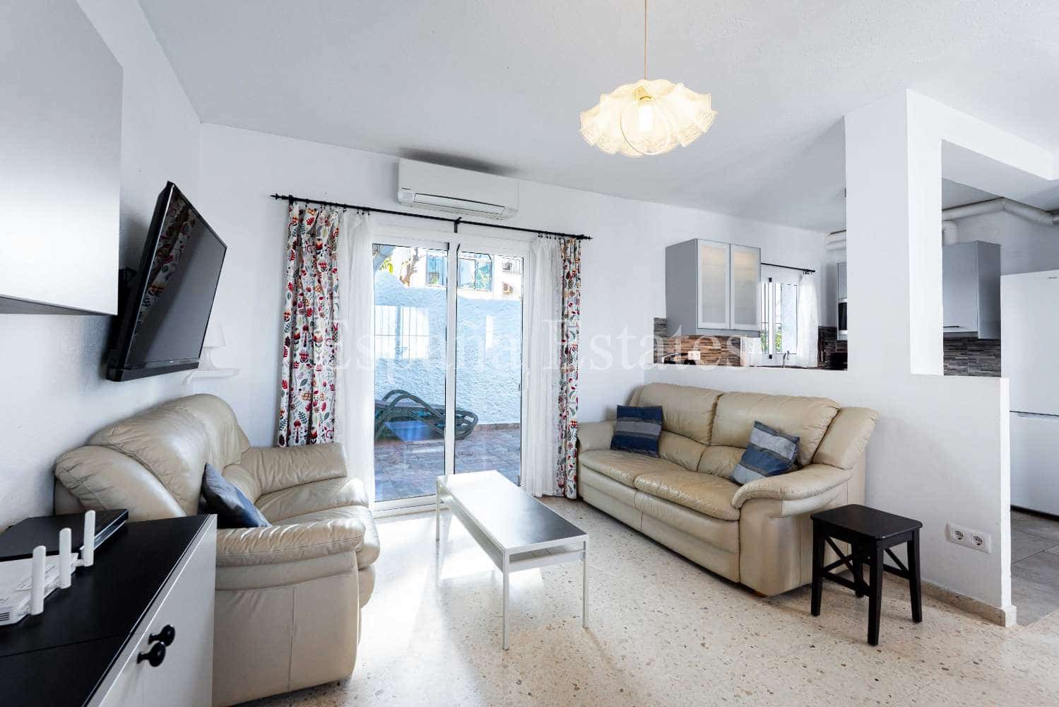 3 sovrum Radhus till salu i Nerja med pool - 399 000 € (Ref: 9533370)