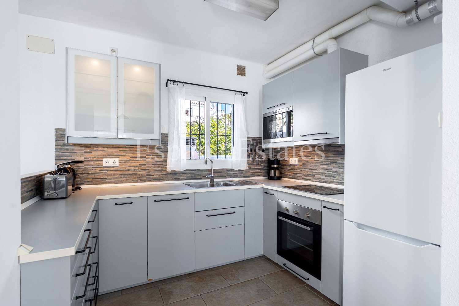 3 sovrum Radhus till salu i Nerja med pool - 399 000 € (Ref: 9533370)