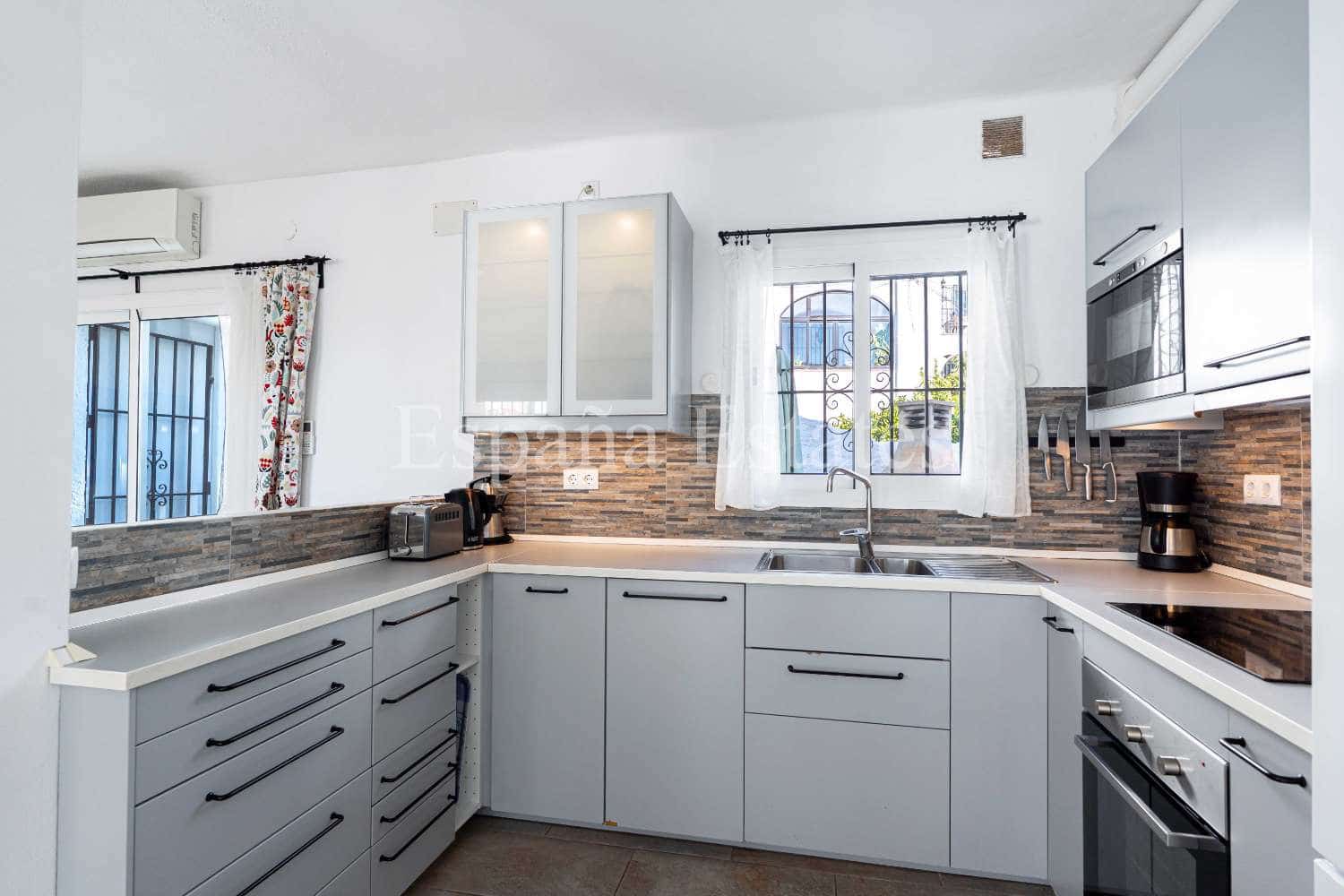 3 sovrum Radhus till salu i Nerja med pool - 399 000 € (Ref: 9533370)