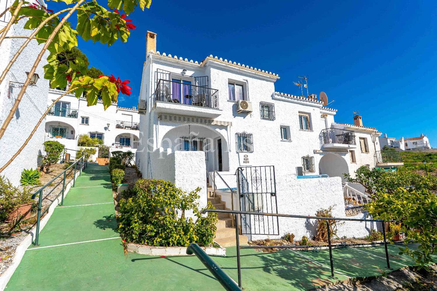3 sovrum Radhus till salu i Nerja med pool - 399 000 € (Ref: 9533370)