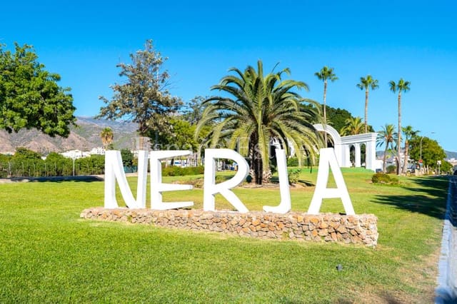 4 chambre Maison de Ville à vendre à Burriana, Nerja avec piscine garage - 850 000 € (Ref: 9543069)