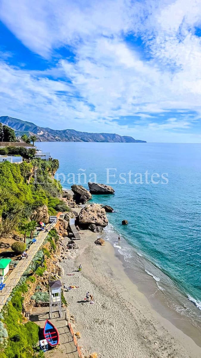 2 bedroom Beach Apartment for sale in Nerja with garage - € 570,000 (Ref: 9735204)