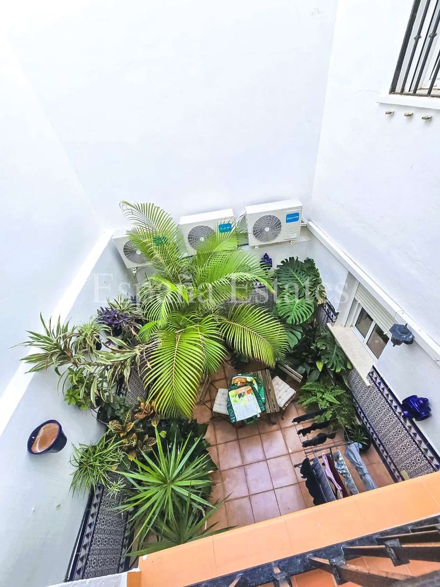 2 bedroom Beach Apartment for sale in Nerja with garage - € 570,000 (Ref: 9735204)