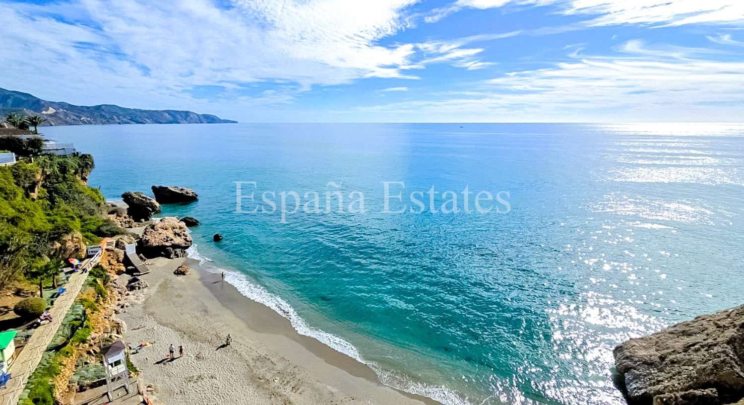 2 bedroom Beach Apartment for sale in Nerja with garage - € 570,000 (Ref: 9735204)