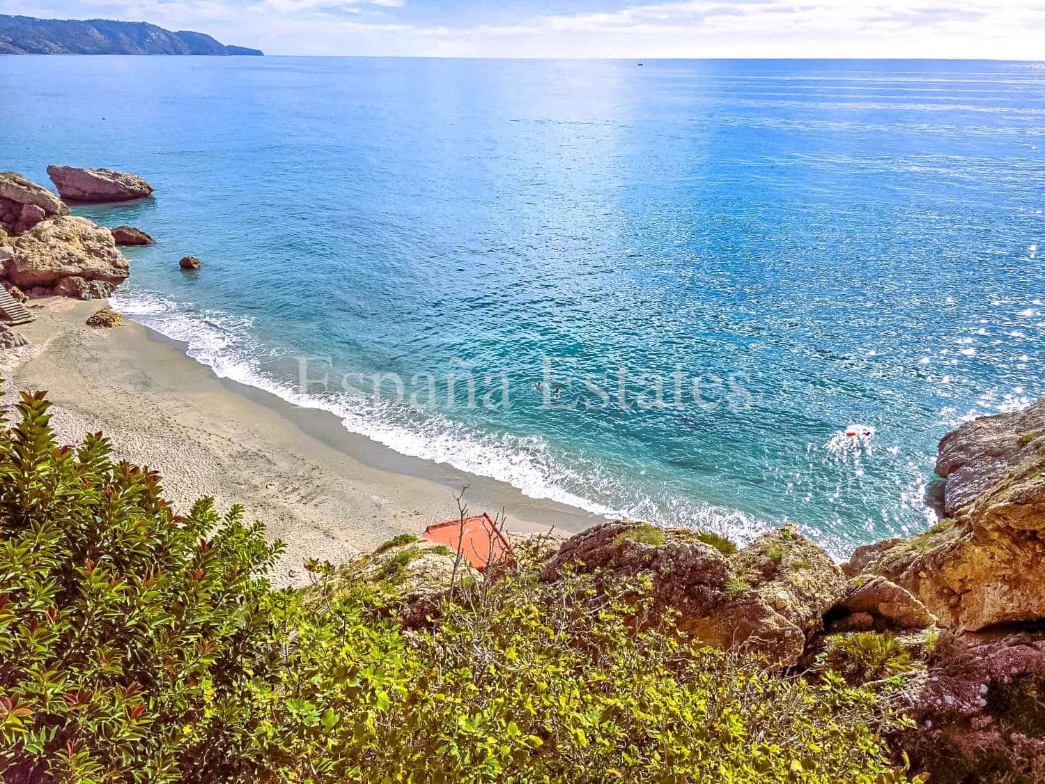2 bedroom Beach Apartment for sale in Nerja with garage - € 570,000 (Ref: 9735204)