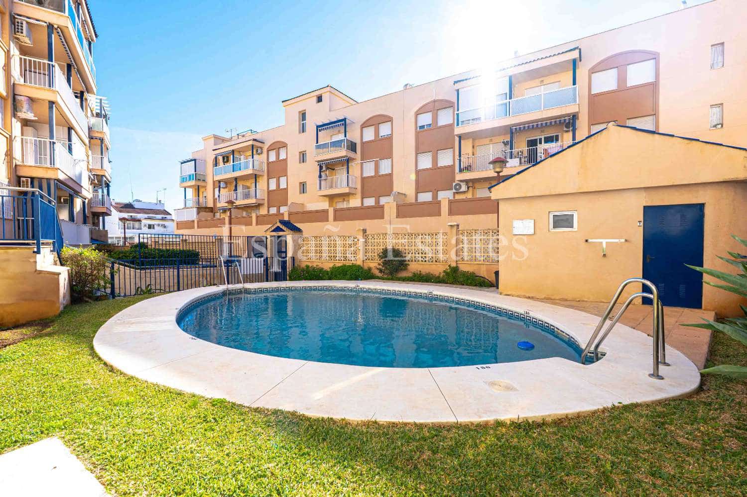 2 sypialnia Apartament przy plaży na sprzedaż w Torrox-Costa z basenem - 270 000 € (Ref: 9741492)