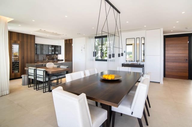 4 soveværelse Villa til salg i La Dama de Noche - La Alzambra, Marbella med swimmingpool garage - € 3.250.000 (Ref: 8420188)