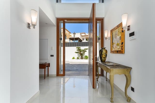 4 slaapkamer Villa te koop in Puerto de Sotogrande - La Marina, San Roque met zwembad garage - € 3.450.000 (Ref: 8485284)