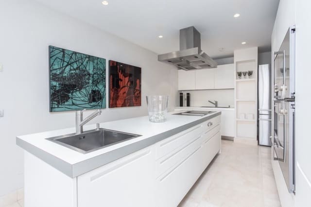 3 chambre Appartement à vendre à Sotogrande Alto, San Roque avec piscine garage - 1 250 000 € (Ref: 8504572)