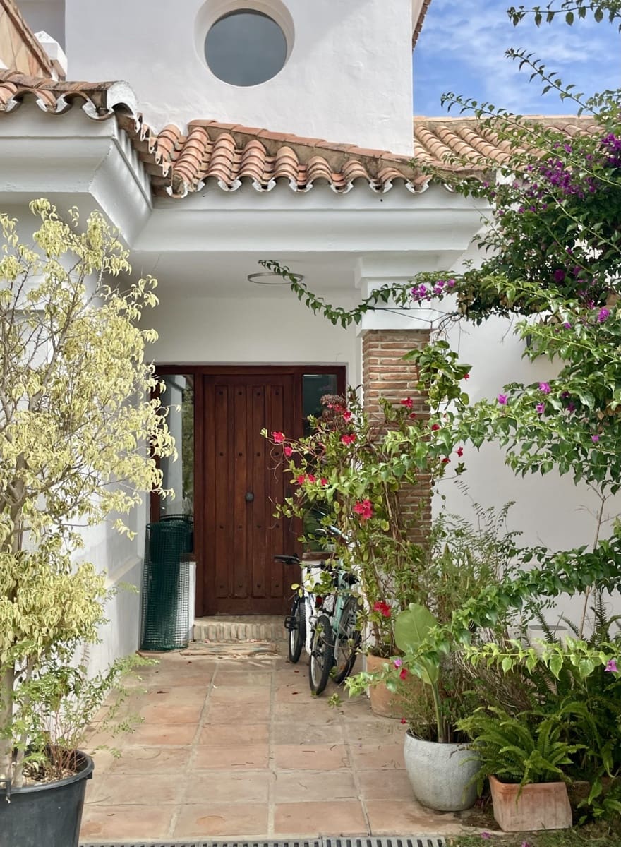 5 Zimmer Villa zu verkaufen in Sotogrande mit Pool Garage - 1.150.000 € (Ref: 8535613)