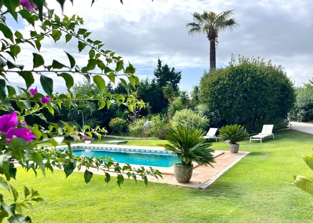 5 chambre Villa/Maison à vendre à Sotogrande Costa, San Roque avec piscine garage - 1 150 000 € (Ref: 8535613)