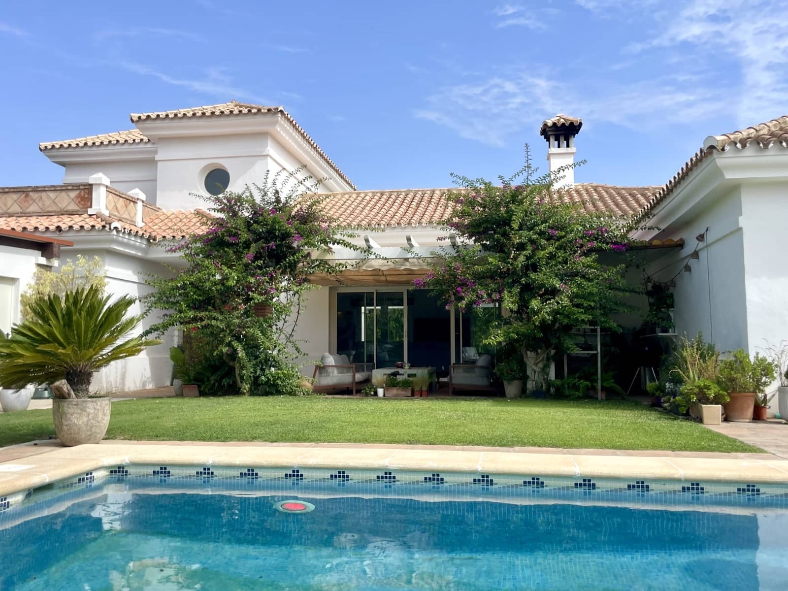 5 Zimmer Villa zu verkaufen in Sotogrande mit Pool Garage - 1.150.000 € (Ref: 8535613)