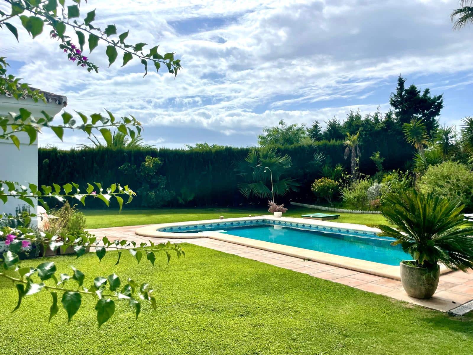 5 Zimmer Villa zu verkaufen in Sotogrande mit Pool Garage - 1.150.000 € (Ref: 8535613)