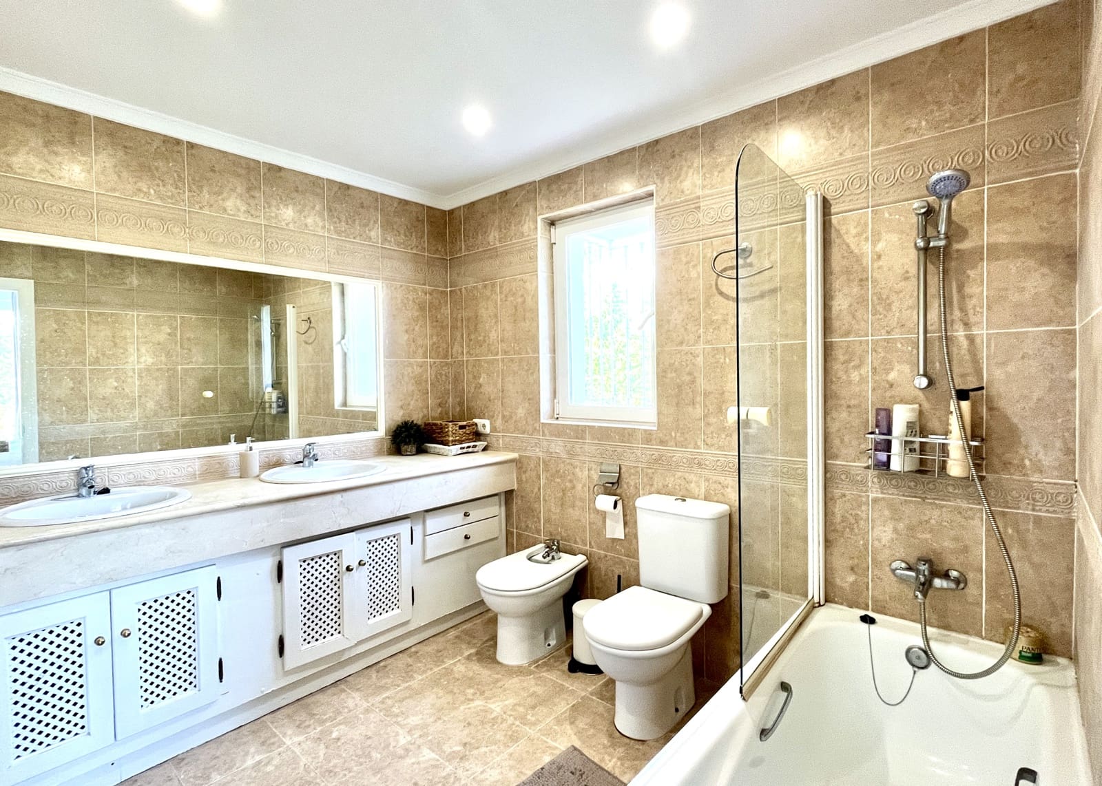 5 Zimmer Villa zu verkaufen in Sotogrande mit Pool Garage - 1.150.000 € (Ref: 8535613)