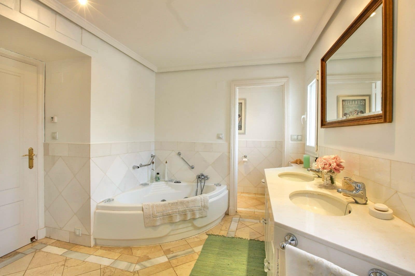 6 soverom Villa til salgs i Sotogrande med svømmebasseng garasje - € 1 800 000 (Ref: 8842412)