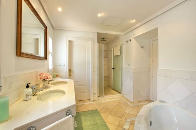 6 soveværelse Villa til salg i Sotogrande Costa, San Roque med swimmingpool garage - € 1.800.000 (Ref: 8842412)