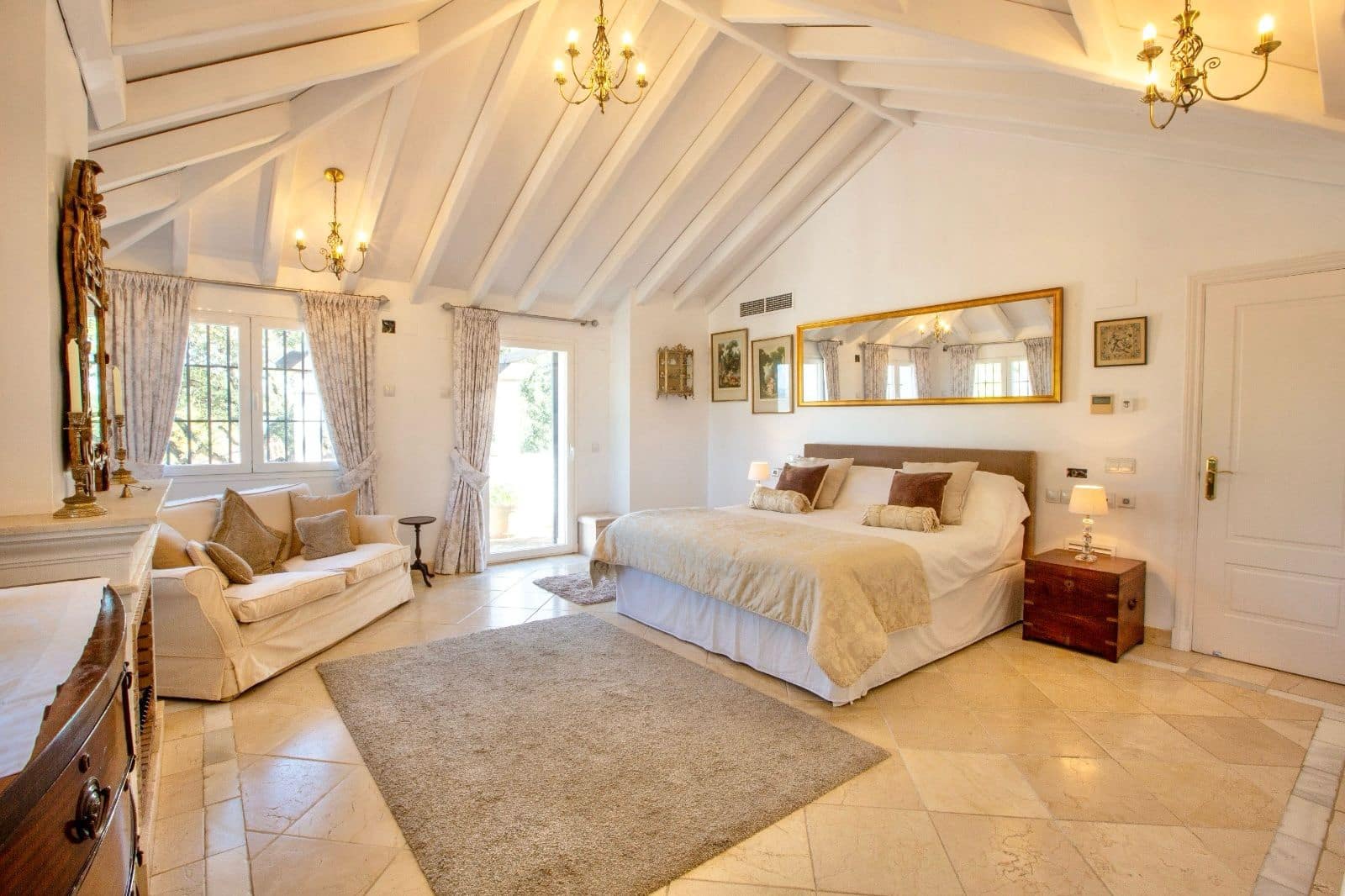 6 soverom Villa til salgs i Sotogrande med svømmebasseng garasje - € 1 800 000 (Ref: 8842412)