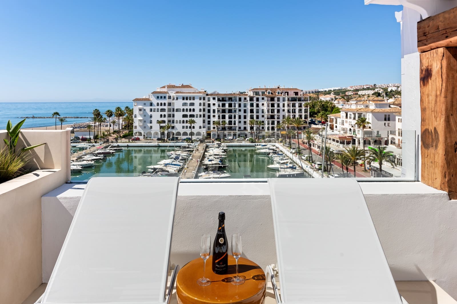 4 soveværelse Penthouse til salg i La Duquesa / Puerto de la Duquesa med swimmingpool - € 1.350.000 (Ref: 9025022)