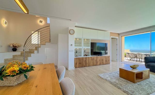 Ático de 3 habitaciones en Sotogrande Alto, San Roque en venta con piscina garaje - 695.000 € (Ref: 9101304)