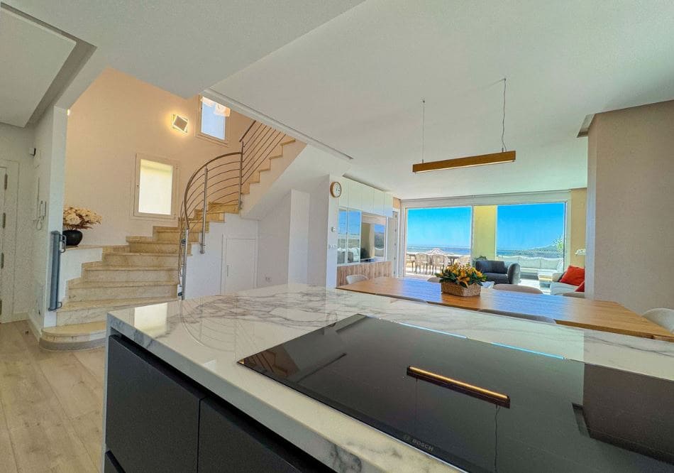 3 slaapkamer Penthouse te koop in Sotogrande met zwembad garage - € 695.000 (Ref: 9101304)