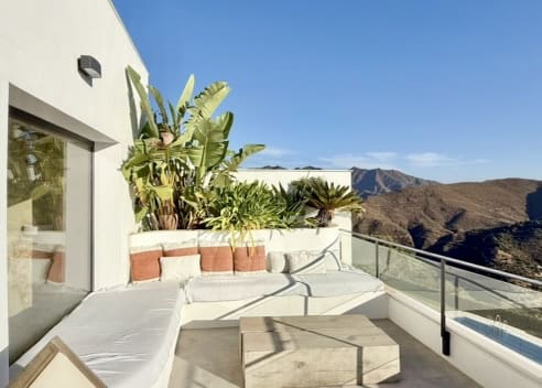 3 sypialnia Dom na sprzedaż w Elviria z basenem garażem - 850 000 € (Ref: 9421530)