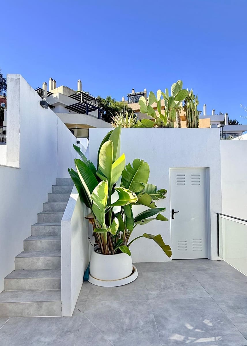 3 sypialnia Dom na sprzedaż w Elviria z basenem garażem - 850 000 € (Ref: 9421530)